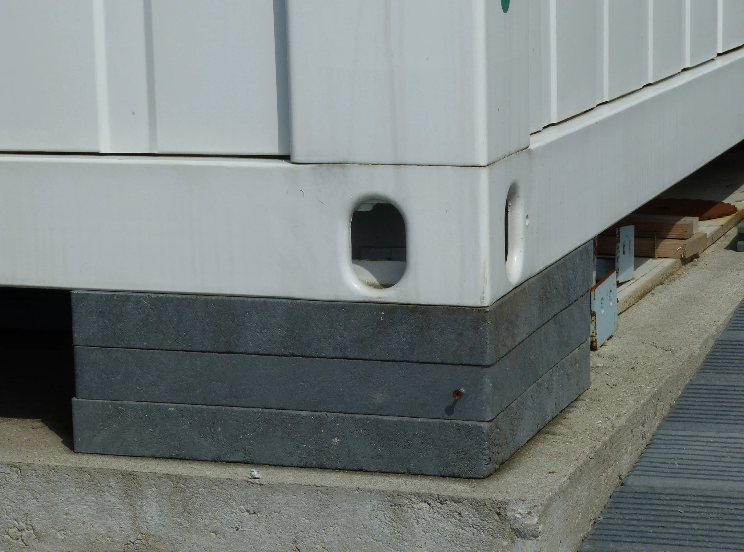 Unterlegplatte / Containerplatte aus Recycling-Kunststoff