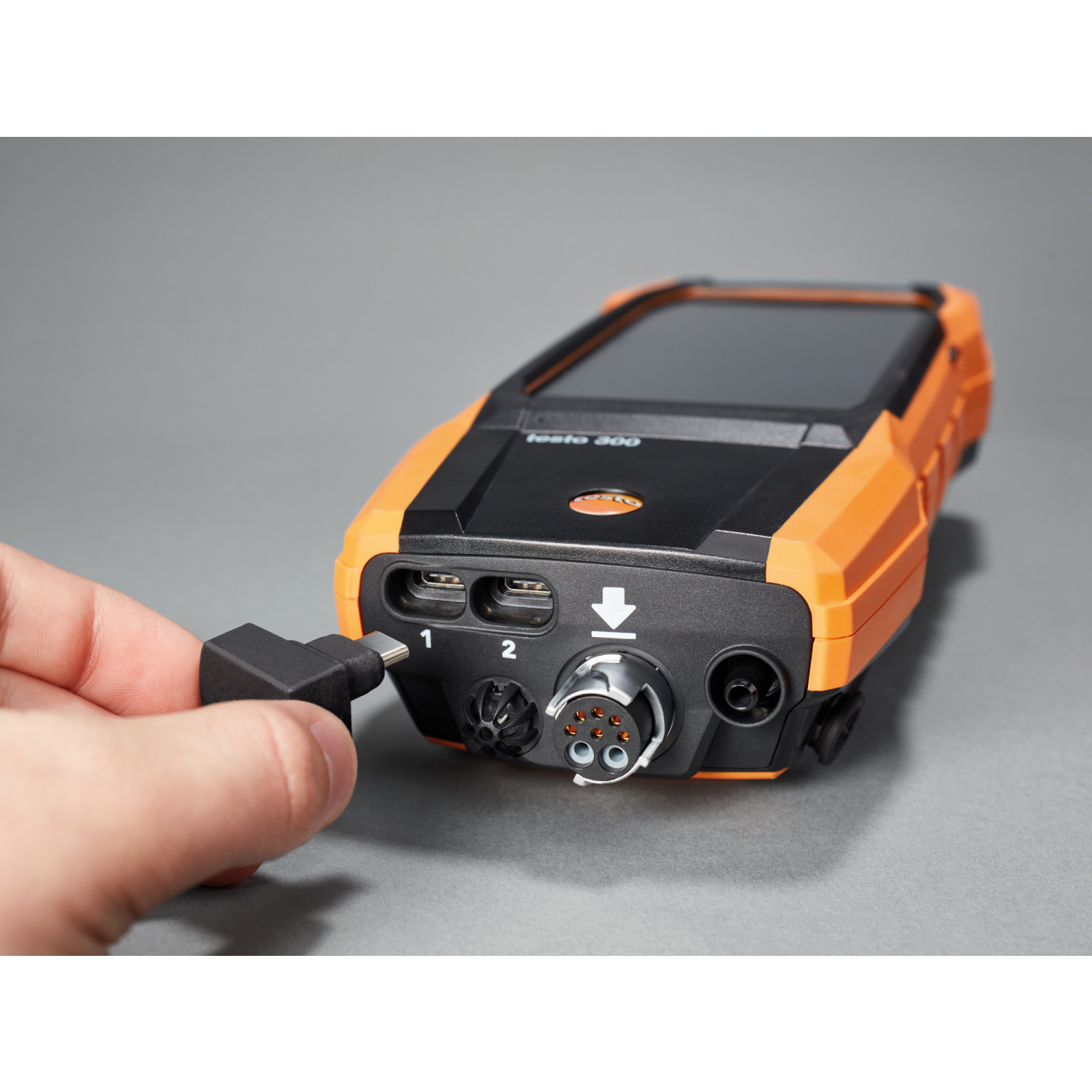 Abgasmessgerät testo 300 – O₂, CO H₂-kompensiert bis 8.000 ppm, inkl. BT® Connector