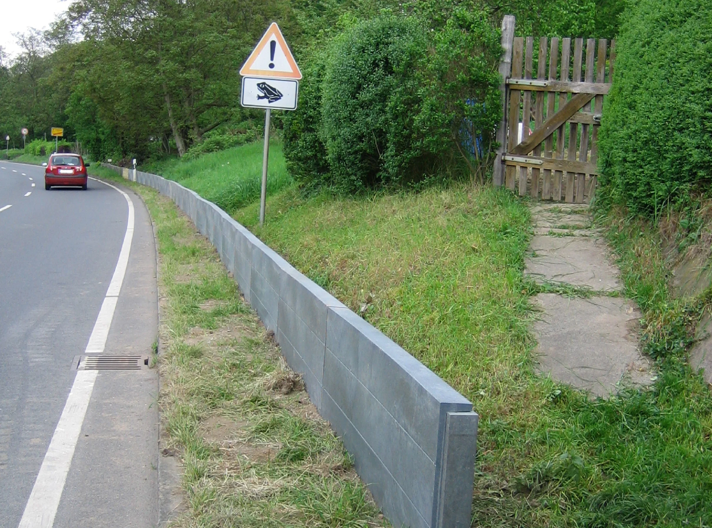 Uferbefestigungs- und Amphibienschutzplatte