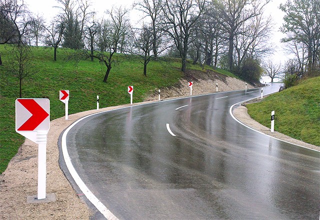 Crash-Resistant Traffic Signs