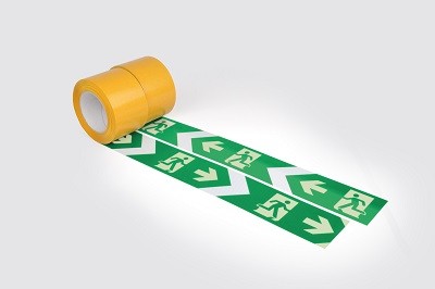 Fluoreszierendes Markierungsband als Fluchtwegkennzeichnung links