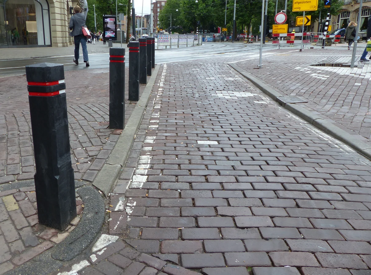 Poller mit Diamantkopf aus Recycling-Kunststoff