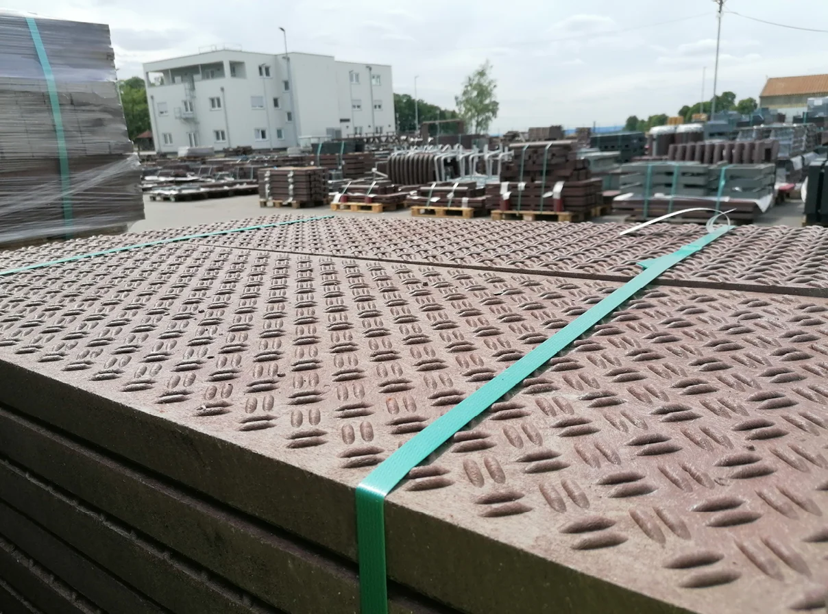 Kabelkanal-Abdeckplatte aus Recycling-Kunststoff