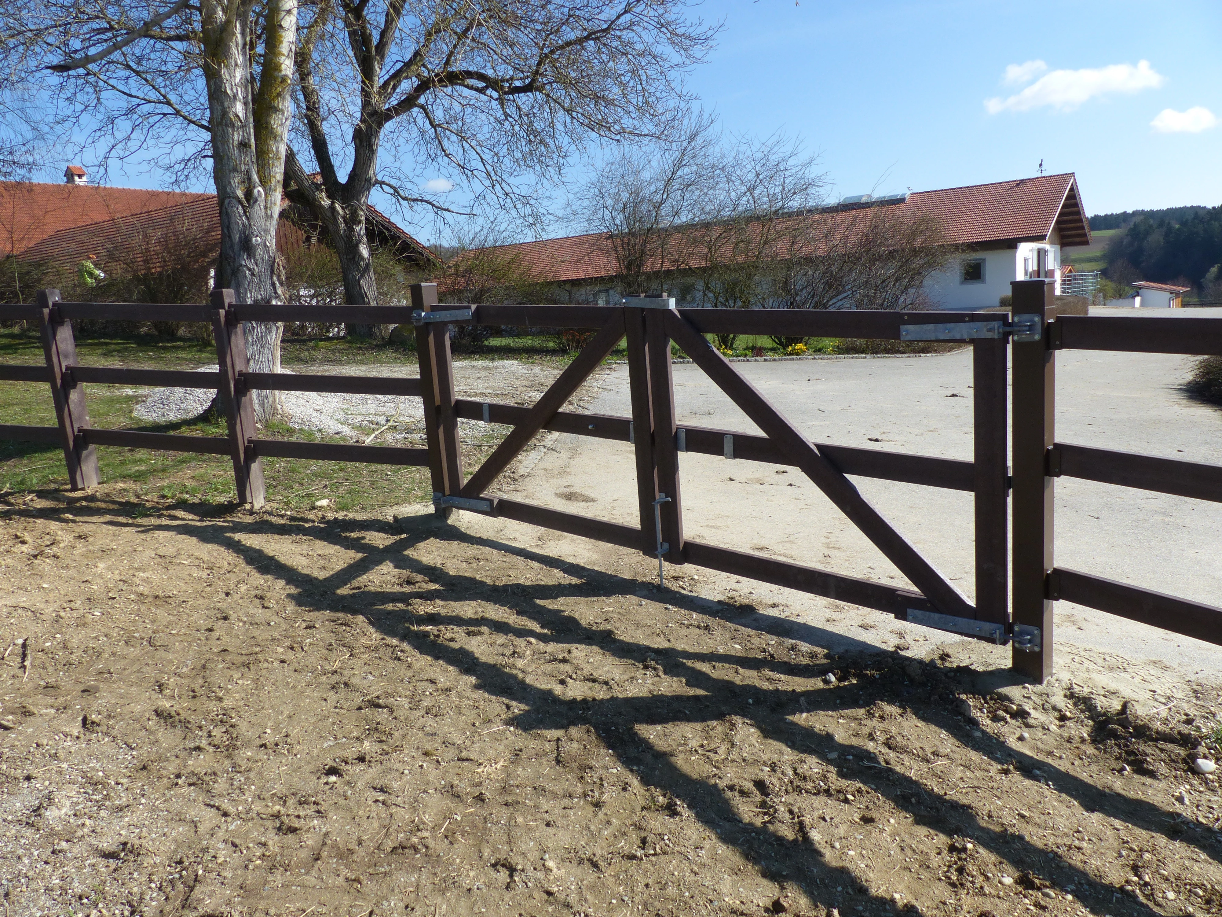 Koppeltor aus Recycling-Kunststoff