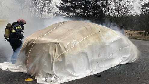 Löschdecke Elektroauto