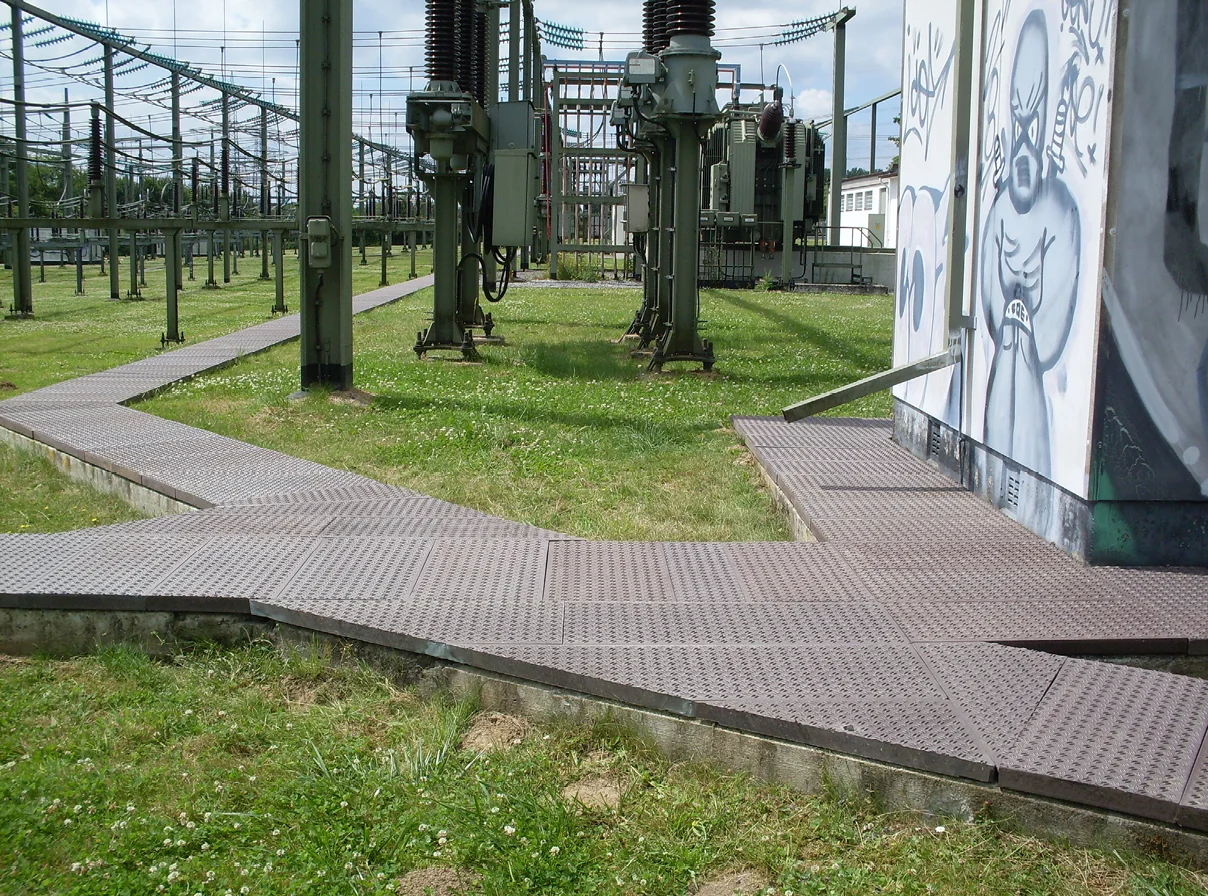 Kabelkanal-Abdeckplatte aus Recycling-Kunststoff