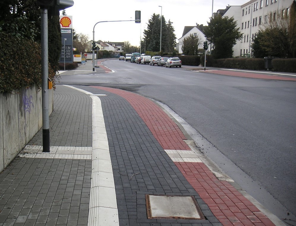 Separation Strips for Bicycle Paths