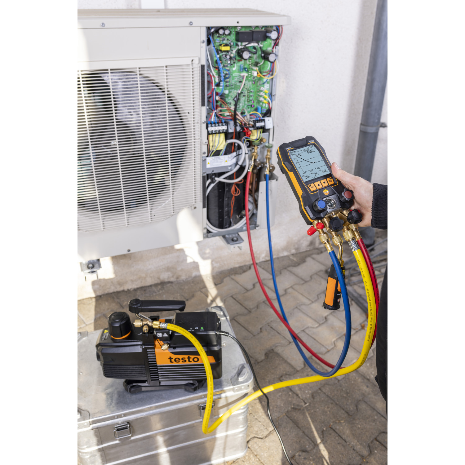 Smarte Vakuumpumpe für automatisierte Evakuierungen testo 565i mit integriertem Haltetest, 10 CFM (283 l/min)